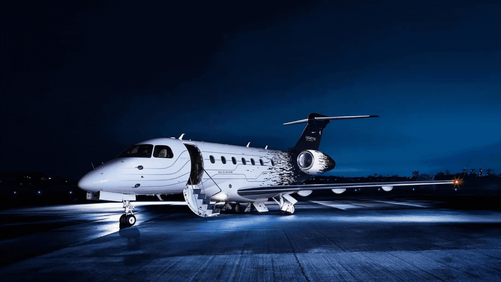 RANGE WITHOUT COMPROMISE. THE LEGACY 500 IS THE NEW BEGINNING FOR EXECUTIVE MIDSIZE JETS.