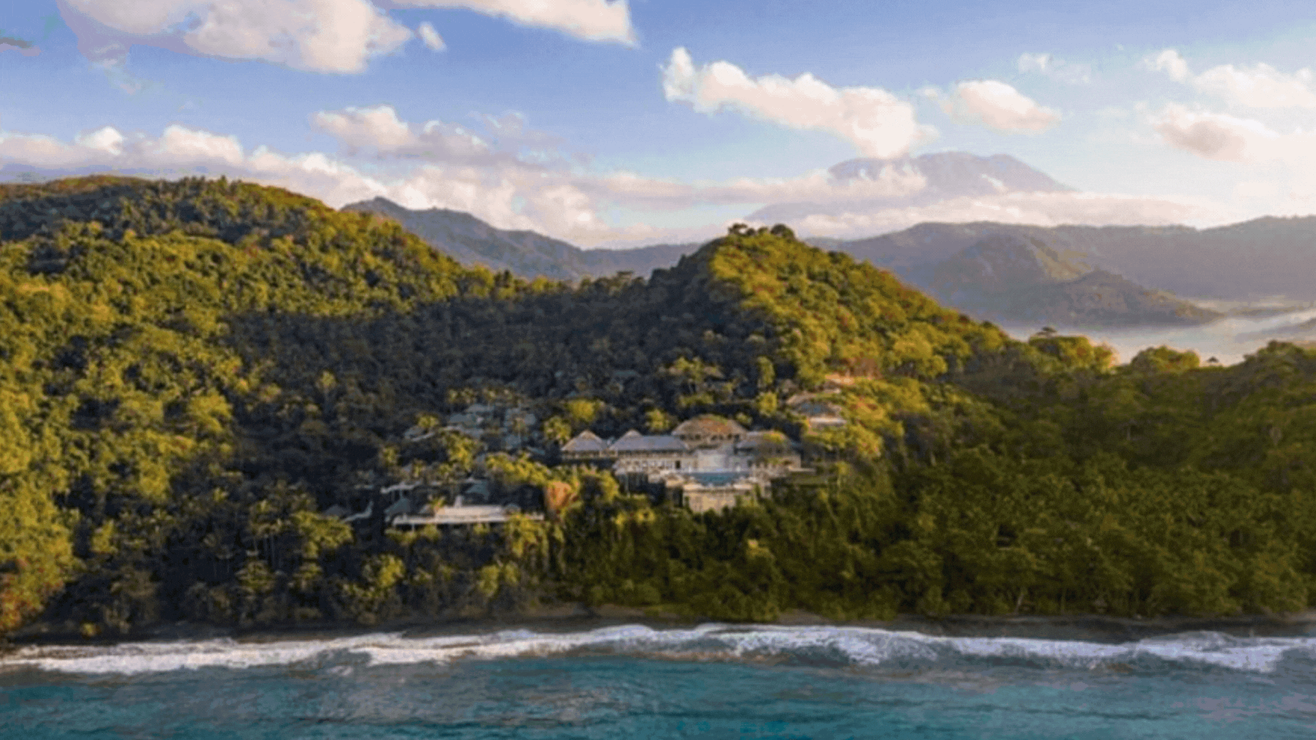 AMANKILA: UNDERSTATED OPULENCE ON A PEACEFUL HILL